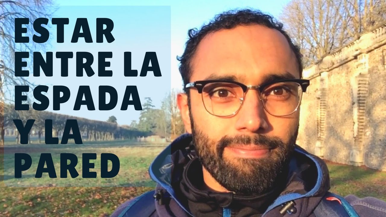 entre la espada y la pared significado