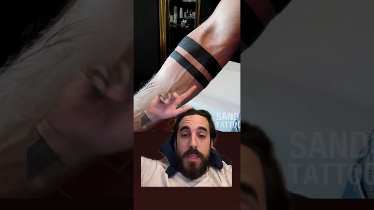 tatuajes de alas pequeñas en el brazo